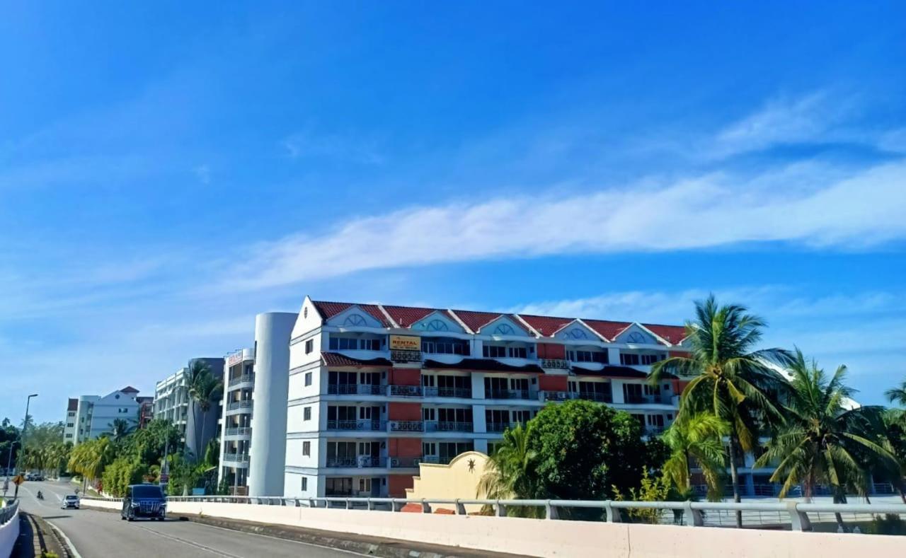 Perdana Serviced Apartment & Resorts Padang Mat Sirat Exterior photo